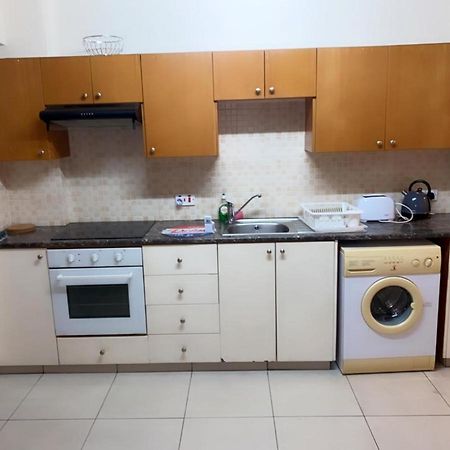 Larnaca Beach Apartment Esterno foto