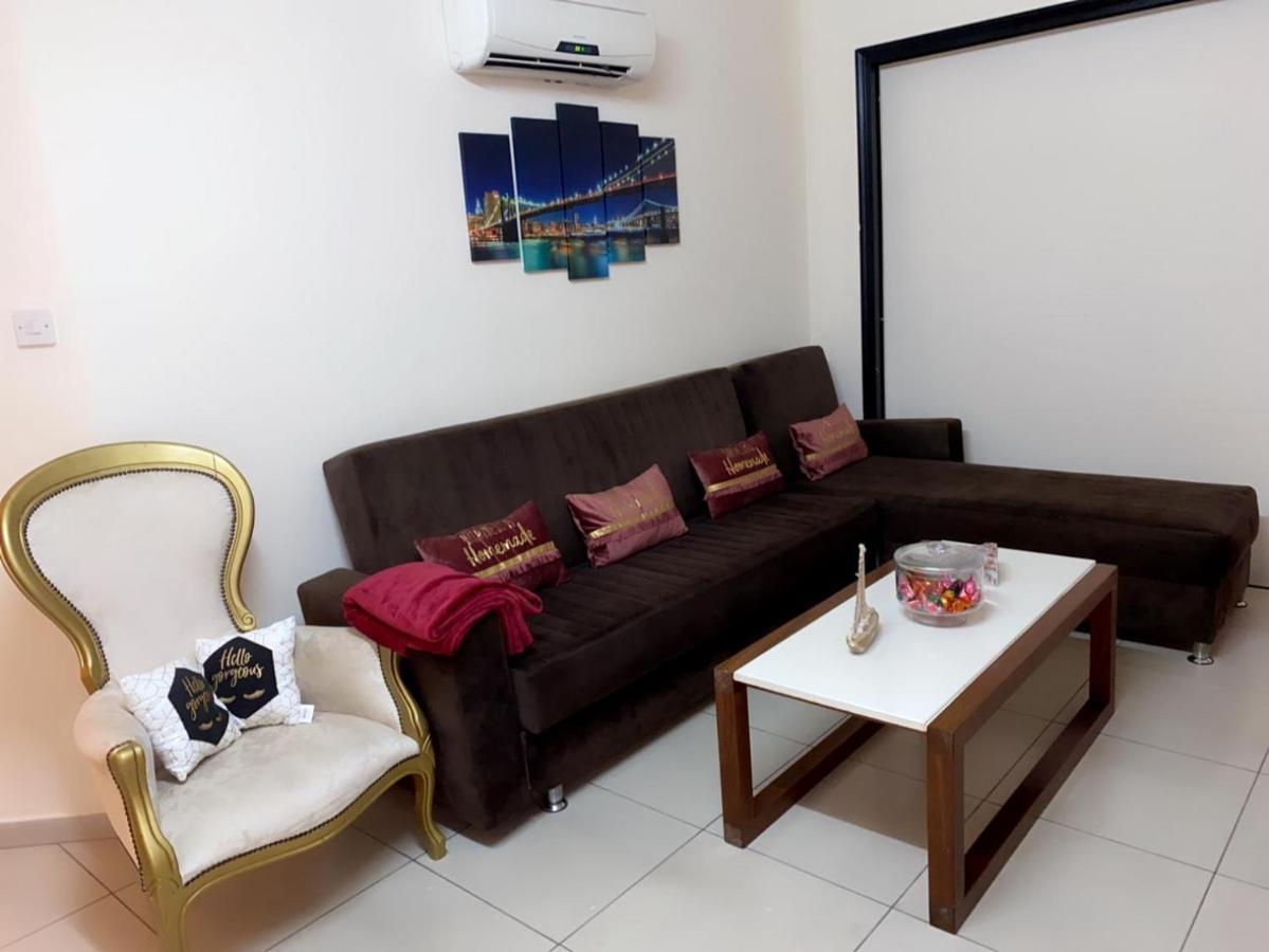 Larnaca Beach Apartment Esterno foto