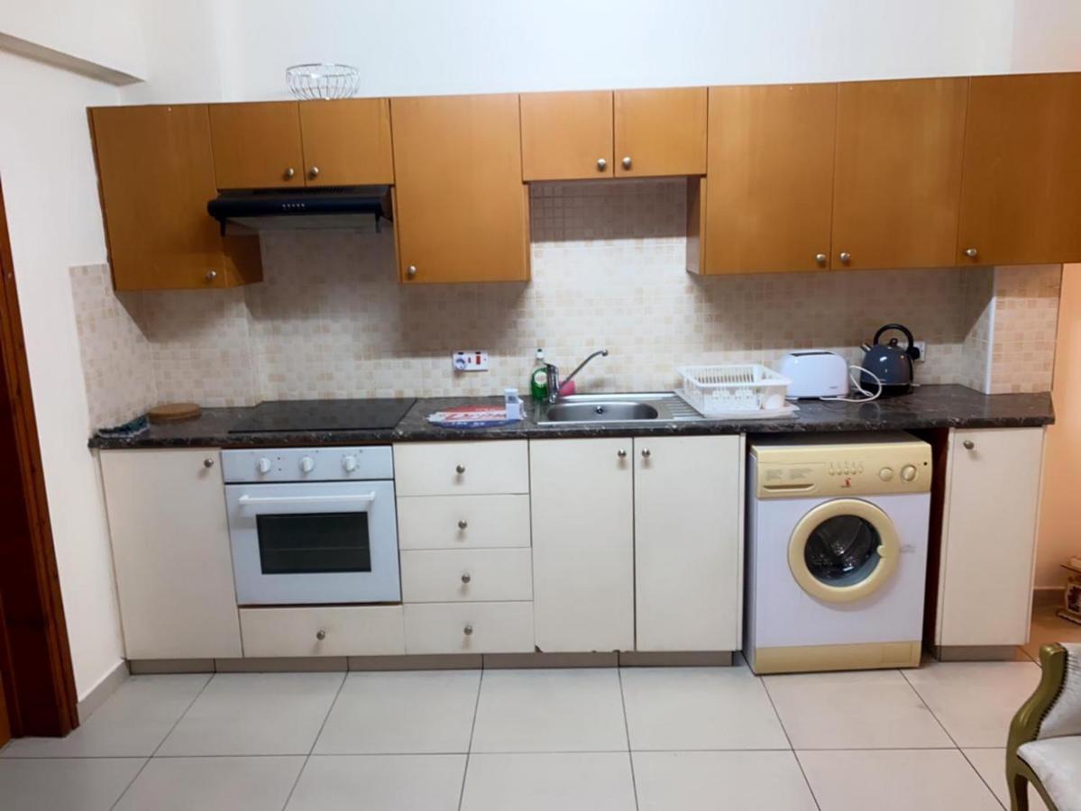 Larnaca Beach Apartment Esterno foto