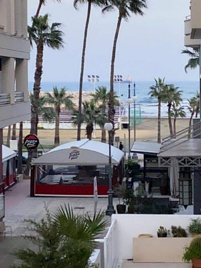 Larnaca Beach Apartment Esterno foto